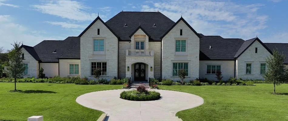 Elegant estate with manicured lawn and landscaping in Plano, TX.